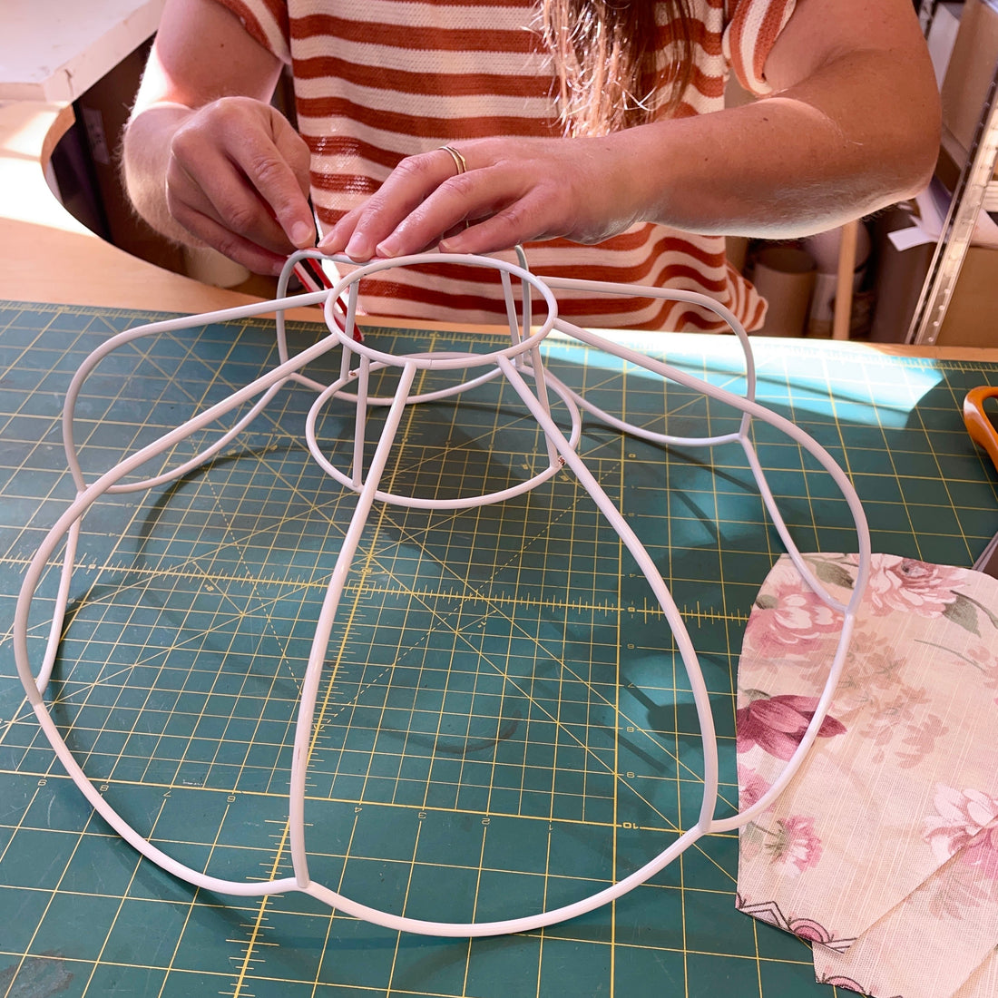 vintage shade workshop attendee preparing the domed scallop shade ready for the fabric